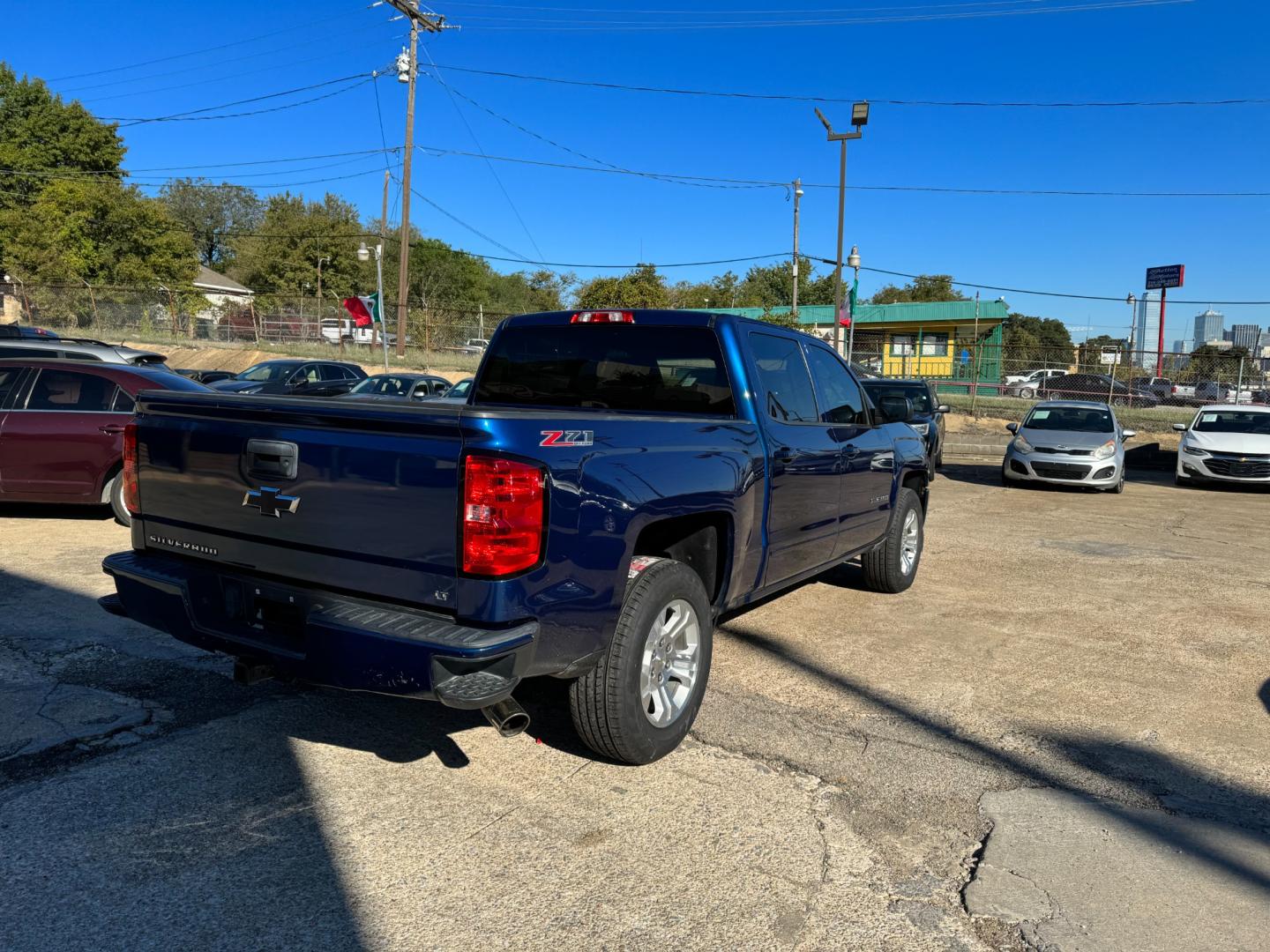 2017 Chevrolet Silverado 1500 LT Crew Cab 4WD (3GCUKREC7HG) with an 5.3L V8 OHV 16V engine, 6A transmission, located at 945 E. Jefferson Blvd, Dallas, TX, 75203, (214) 943-7777, 32.752514, -96.811630 - Photo#3